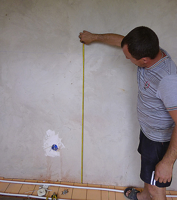 Фото определения разности уровней в помещении