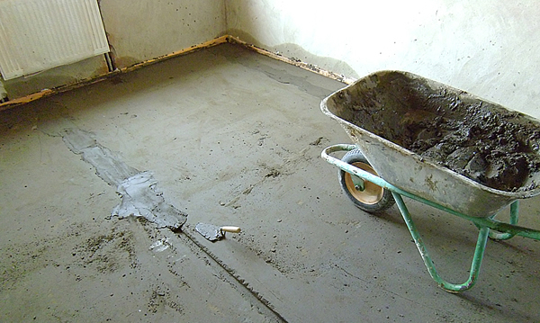 Фото заделывания щелей раствором в стяжке пола