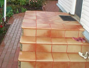Бетонное крыльцо, облицованное плиткой