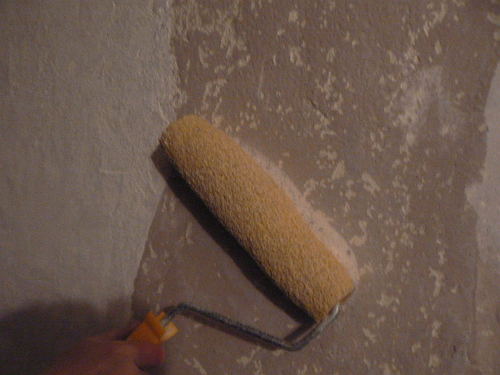 Фото грунтовки стен перед финишной шпаклевкой