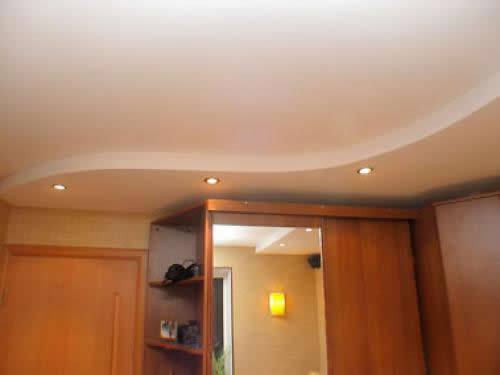 двухуровневый потолок из гипсокартона с подсветкой