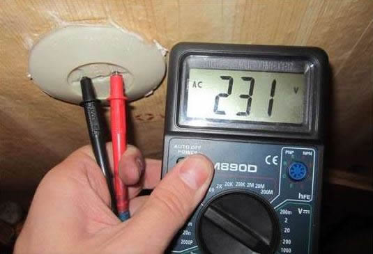 проверка работы розетки профессиональным тестером