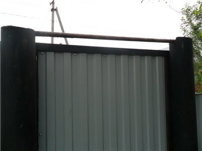 Перекладина удержит опоры в нужном положении