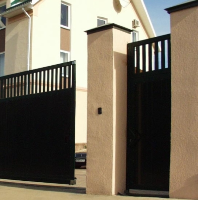 Готовая металлическая калитка. 