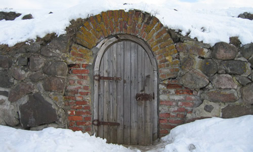 Утеплить дверь погреба