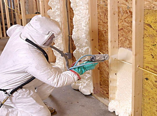 Фото работы монтажной полиуретановой пеной