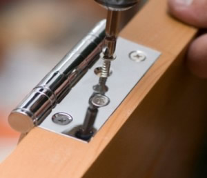 Установка петель на межкомнатные двери