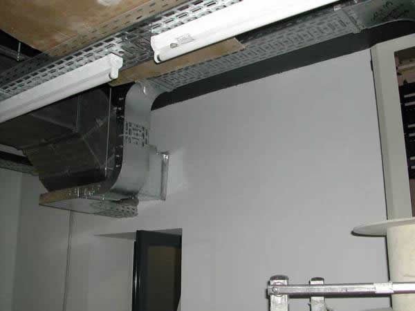 монтаж электропроводки в металлических коробах