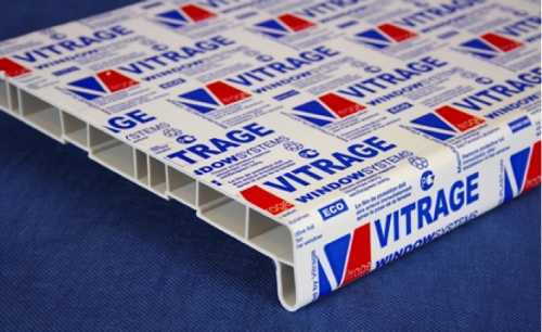 пластиковый подоконник с вертикальными ребрами