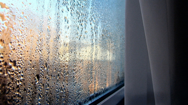 конденсат на пластиковом окне