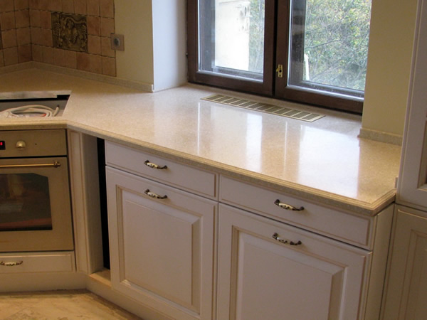 Фото подоконника из искусственного камня