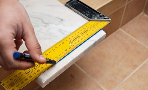 Фото подготовки подоконника из искусственного камня к установке