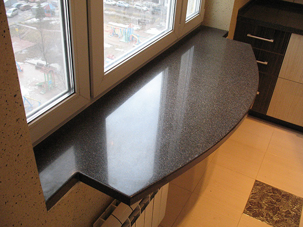 Фото подоконника-столешницы из искусственного камня