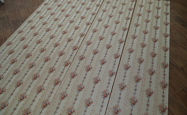 совмещение рисунка виниловых обоев с предыдущими холстами