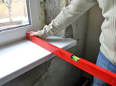 Фото монтажа подоконника ПВХ