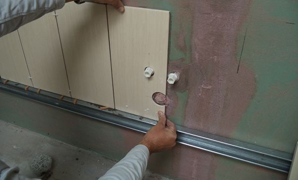 как просверлить отверстие в плитке