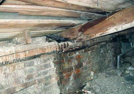 Фото протечки старой кровли дома