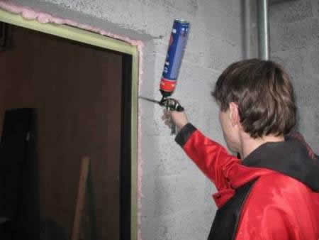 Фото заделки швов противопожарной монтажной пеной