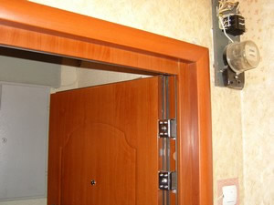 Отрегулированная входная дверь