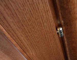 Вворачиваемые петли на двери межкомнатные