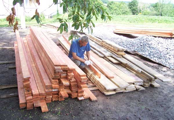 Фото брусков и досок для обрешетки под шифер
