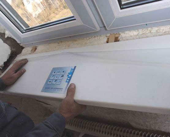 Фото установки подоконника ПВХ