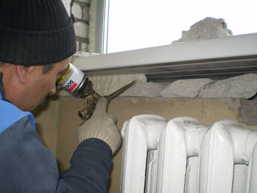 закрепление подоконника ПВХ после монтажа