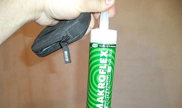 специальный клей для установки зеркал