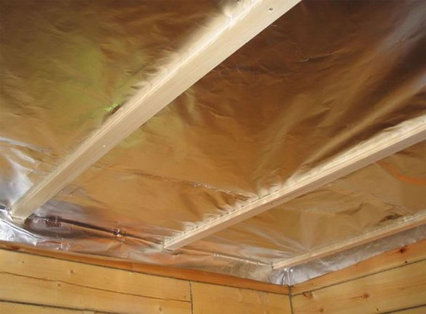 Фото термоизоляции потолка деревянного дома