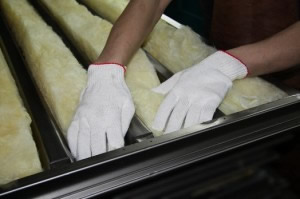 Звуко- и теплоизоляция двери минеральной ватой. 