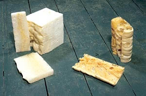 Пример качественного (слева) и некачественного (справа) утеплителя