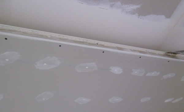 выравниваем положение уголка