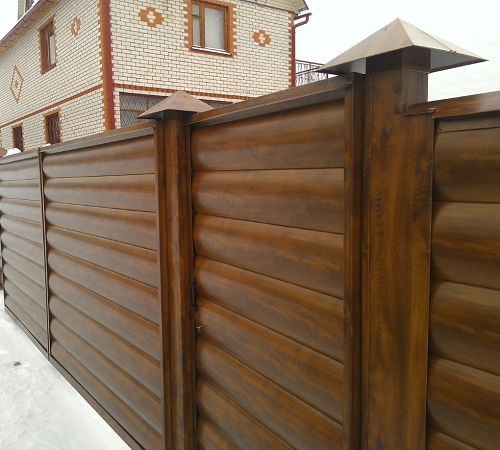 забор из металлического блок-хауса